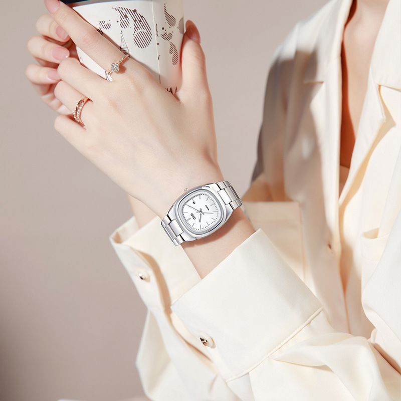 ساعة يد نسائية أنيقة من UTHAI  - مراجعة Luxury Watch For Girls وسعره
