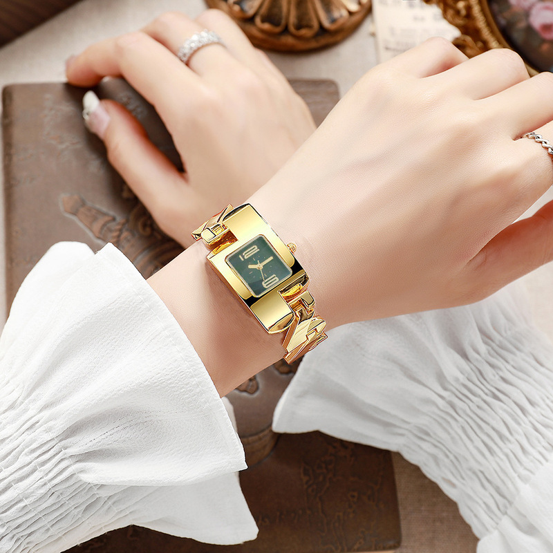 ساعة نسائية مربعة الشكل بحركة  - مراجعة Luxury Watch For Girls وسعره