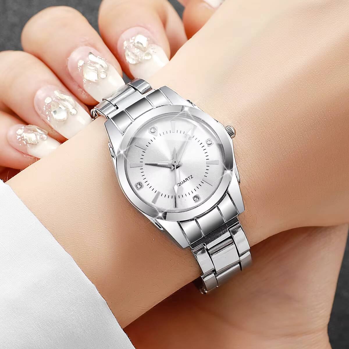 ساعات نسائية فاخرة من حجر الرا - مراجعة Luxury Watch For Girls وسعره