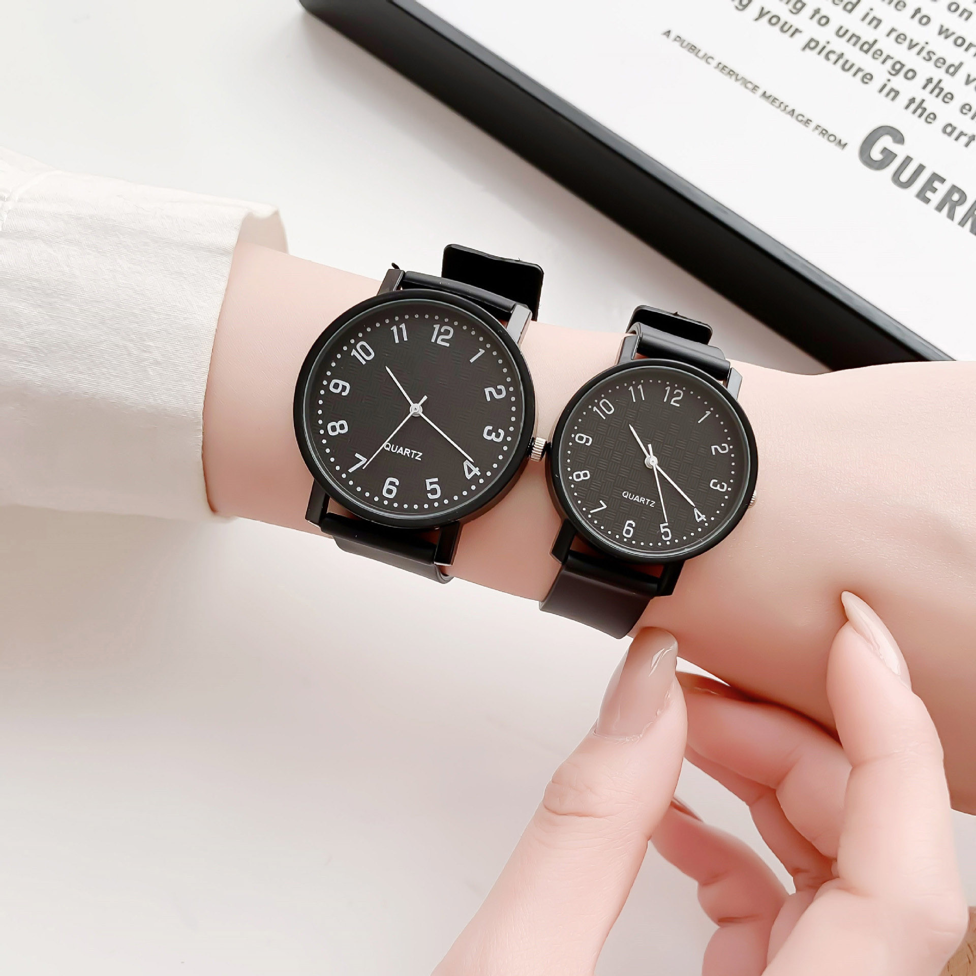 ساعة كوارتز سوداء بسيطة للنساء - مراجعة Luxury Watch For Girls وسعره